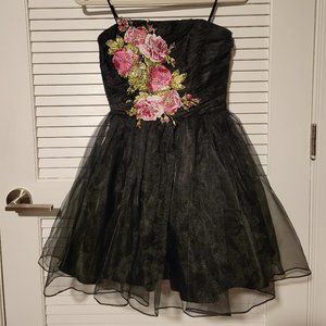 Betsy Johnson Black Cocktail Dress Beading and Embroidery Size 2